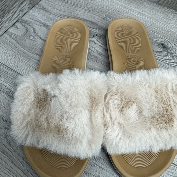 COFACE Cozy Faux Fur Slide Slippers Sandals - beige size 10 NWOT - Picture 3 of 7